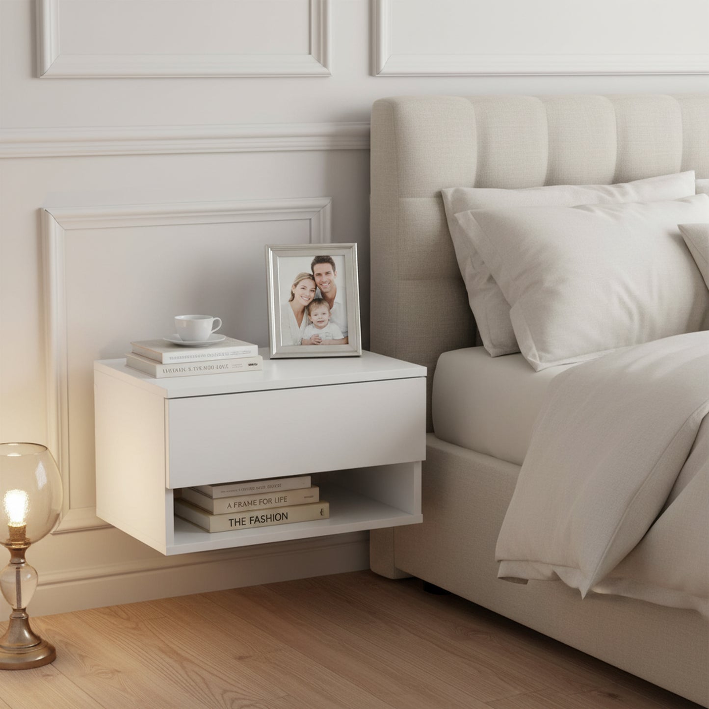 Tweedelig nachtkastje met lades en planken, wit en vlammenhout